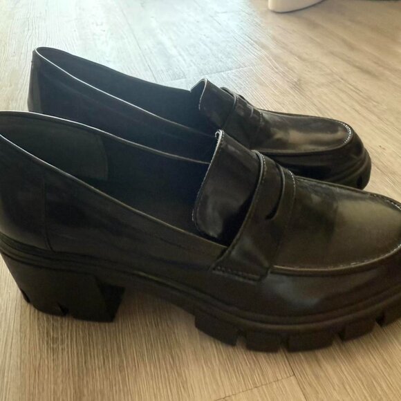 Women's Black Loafers - Picture 2 of 4
